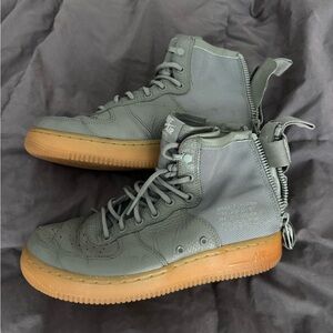 Nike SF Air Force 1 Mid Womens Fashion Sneakers Dark Stucco and Gum Sole, Size 8
